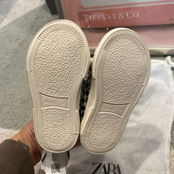 Baby Zara - Picture 3 of 3